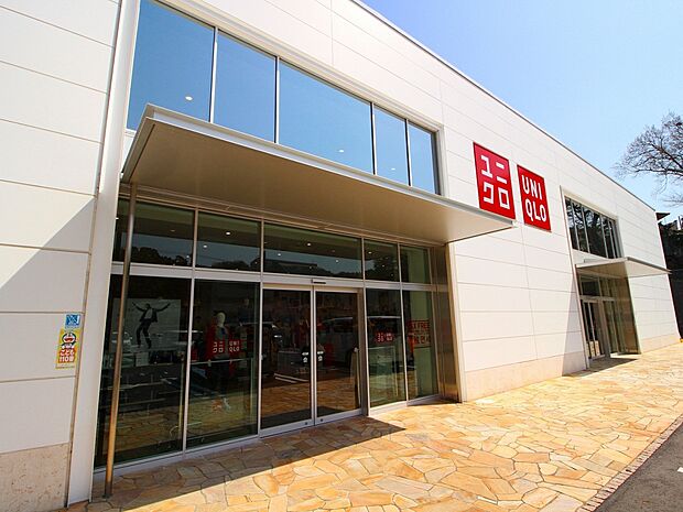 ユニクロ　川崎市民プラザ通り店（約730m・徒歩10分）