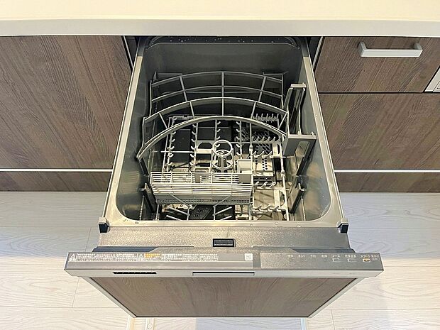 【その他内観】同仕様設備:利用者が増えているのはメリットが多いから。時間の節約、手が荒れない、水道代の節約、高温度で洗うので油汚れもしっかり落とせる。まさに理想家電。