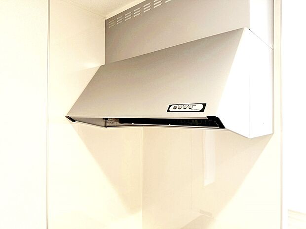 【換気扇】ステンレスの鈍い輝きが高級感を醸し出す換気扇。従来タイプよりも換気効果に優れ、フィルター交換もお掃除も容易になりました。