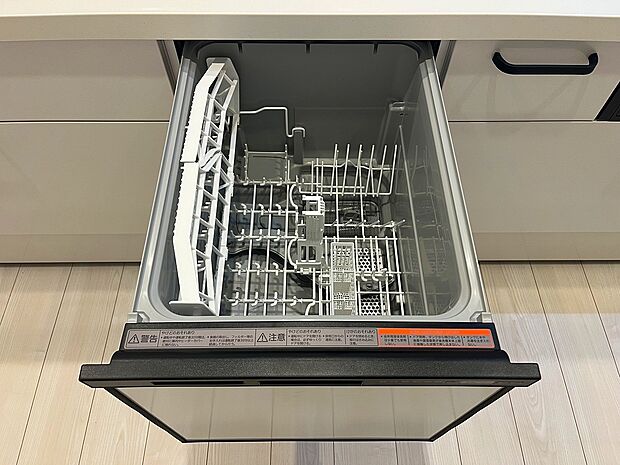 【食洗機】利用者が増えているのはメリットが多いから。時間の節約、手が荒れない、水道代の節約、高温度で洗うので油汚れもしっかり落とせる。まさに理想家電。