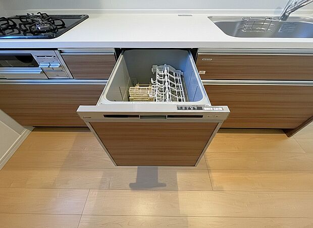 【食器洗浄乾燥機】時間の節約、手が荒れない、水道代の節約、高温度で洗うので油汚れもしっかり落とせる。まさに理想家電。