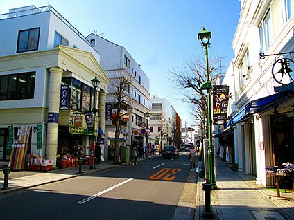 エルム通り商店街 750m(10分)