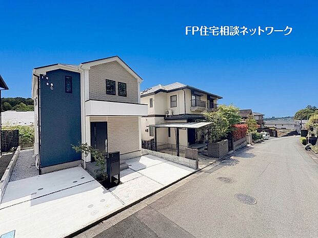 【その他】【類似外観同仕様】施工例のため分譲中の建物とは外壁、屋根開口部等の形状・仕様が異なります。