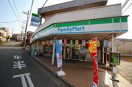 ファミリーマート仙谷店 220m(3分)