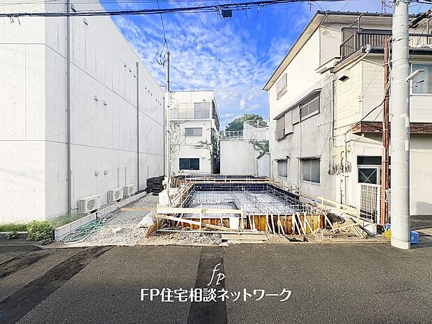 南道路に面し太陽の日差しが降りそそぐ明るい住宅！都内へのアクセスも良く、利便性と広さを兼ね備えた住宅です。