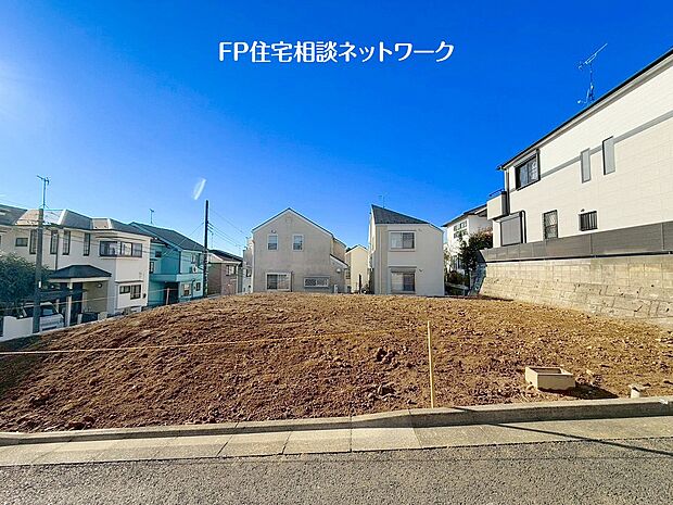 小田急線「生田」駅徒歩18分！周辺は閑静な住宅街に位置し都会の中で静かな日常を送ることが出来る住環境です。