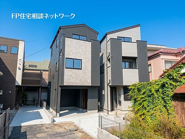 【類似外観同仕様】施工例のため分譲中の建物とは外壁、屋根開口部等の形状・仕様が異なります。