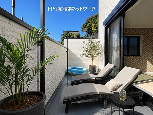 ■バルコニー■本画像はAIがCGで家具作成しており、実際の現地に家具は設置されておりません。また、販売価格に家具、小物等は含まれておりません。