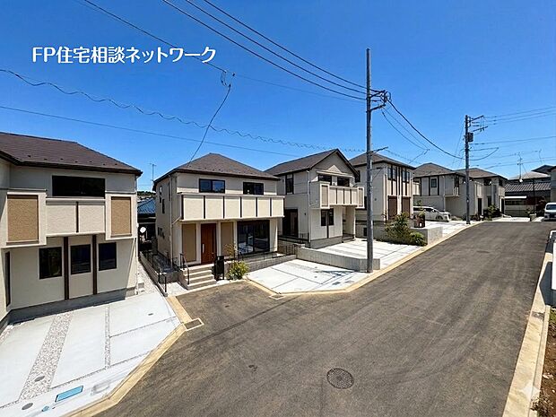【類似外観同仕様】施工例のため分譲中の建物とは外壁、屋根開口部等の形状・仕様が異なります。