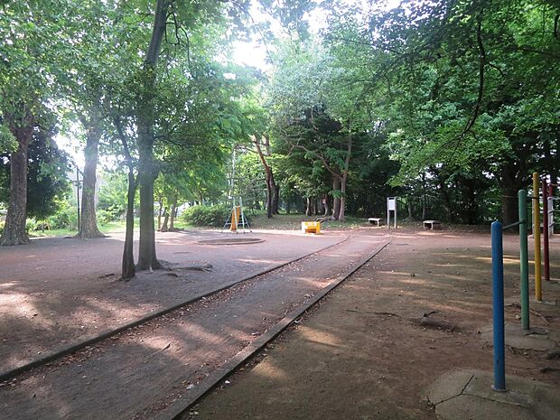 生田緑地南遊園（約1,500m）