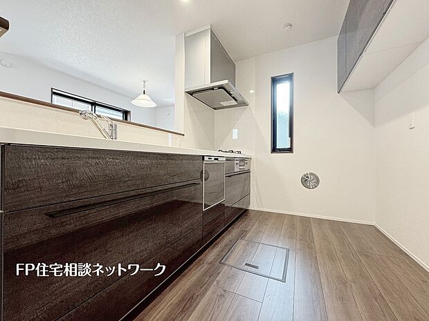 【キッチン】毎日使うキッチンが綺麗で清潔ならお料理を作るのも楽しくなりますよね。機能性とデザイン性を兼ね備えた嬉しいキッチン。