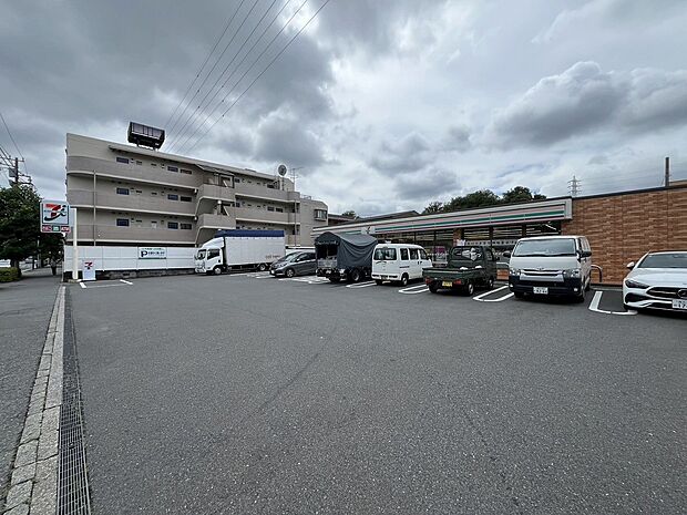 セブンイレブン横浜駒岡4丁目店(約230m)