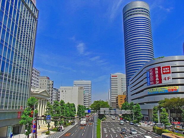 新横浜駅(約3,000m)