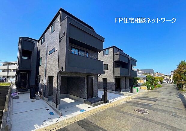 【その他】【類似外観同仕様】施工例のため分譲中の建物とは外壁、屋根開口部等の形状・仕様が異なります。
