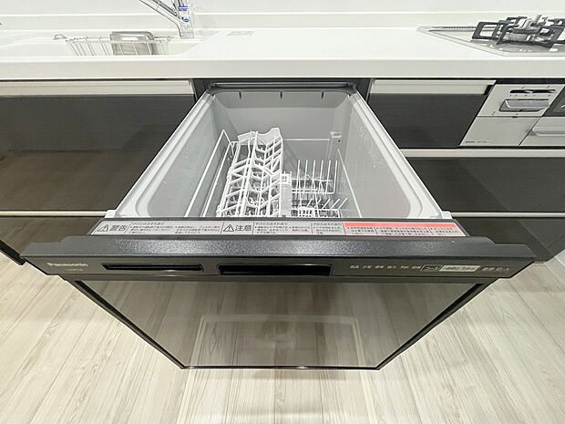 【食器洗浄乾燥機】時間の節約、手が荒れない、水道代の節約、高温度で洗うので油汚れもしっかり落とせる。まさに理想家電。