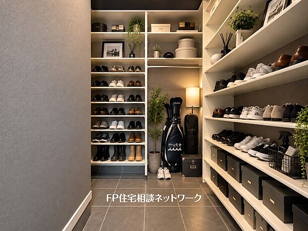 【収納】本画像の靴、ゴルフバック等はCG生成の配置イメージです。販売価格にこれらは含まれず、付帯しません。