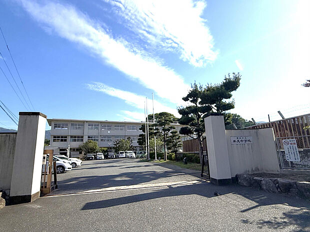 福岡市立早良中学校（約184m）