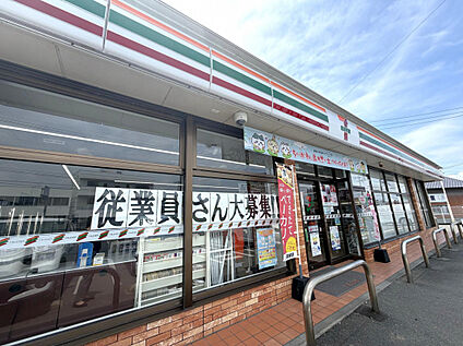 セブン-イレブン甘木来春大通り店 232m