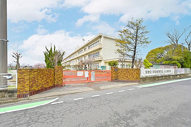 東小学校(約950m)