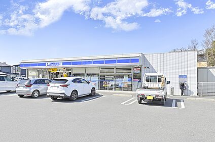 ローソンさいたま東門前南店 260m
