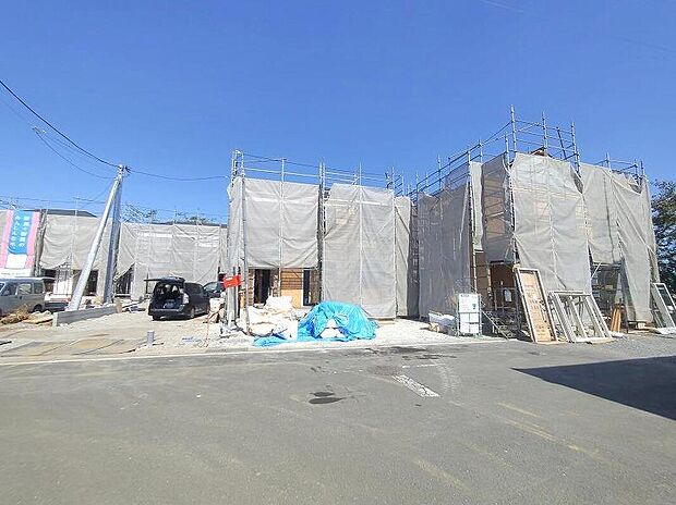 完成してからは見ることのできない、施工方法や構造をしっかりとご確認いただけるのが、建築中の住宅の大きなメリットです。専門知識を持ったスタッフがご説明させていただきます。お気軽にお問い合わせください。