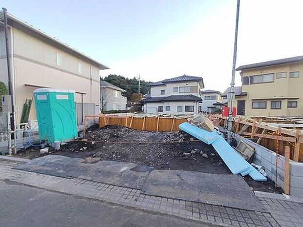 完成してからは見ることのできない、施工方法や構造をしっかりとご確認いただけるのが、建築中の住宅の大きなメリットです。専門知識を持ったスタッフがご説明させていただきますので、お気軽にお問い合わせください