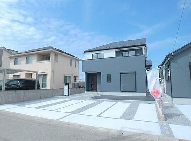 【類似外観同仕様】類似外観同仕様の物件になります。扉や窓の開口部の位置やデザインが異なります。建物の詳細図面などもございます、仕様の細かなご説明もさせていただきます。同仕様の物件になります。