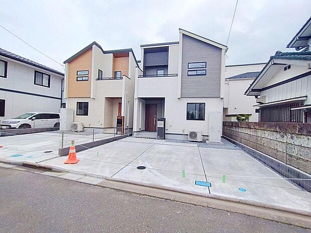 【類似外観同仕様】類似外観同仕様の物件になります。扉や窓の開口部の位置やデザインが異なります。建物の詳細図面などもございます、仕様の細かなご説明もさせていただきます。