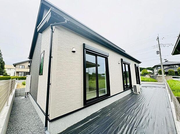 【現地外観写真】建物内部まで完成いたしましたので、ご自由に、お好きなだけゆっくりとご見学いただけます。実際の広さの感覚や、日当たりの良し悪し、お客様ご自身でぜひご確認ください。本日のご案内も可能です。