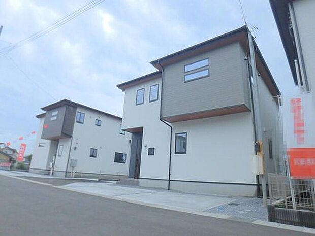 【【類似外観同仕様】】類似外観同仕様の物件になります。扉や窓の開口部の位置やデザインが異なります。建物のプレゼンテーションやモデルハウスのご案内も行っているので、お気軽にお問い合わせください。