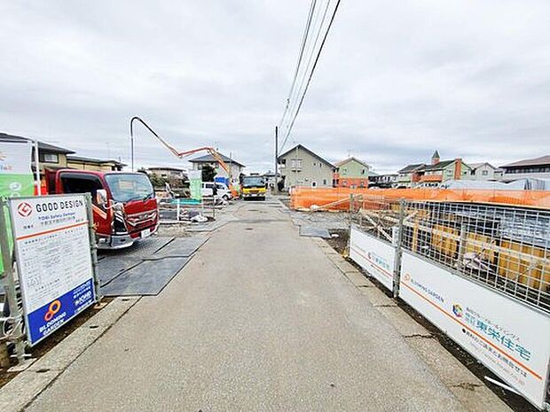 【前面道路含む現地写真】土日のご予約はもちろん、平日やお仕事のお時間に合わせてのご案内も実施しています。まずはお客様のご都合をお伺いさせて頂き、それに合う形で物件のご紹介をさせていただきます。お気軽にお問い合わせください。