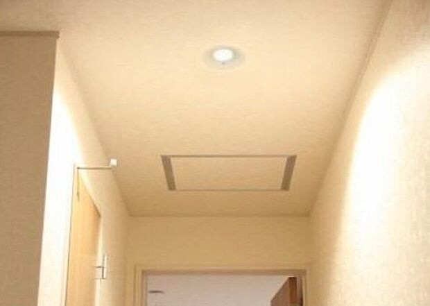 【LEDダウンライト】従来の蛍光灯ライトに比べ電気料金・年間CO2を削減できます。