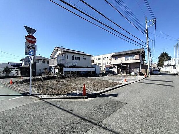 【前面道路含む現地写真】資料請求やご案内も即日対応いたします♪同じ施工例の物件見学や、完成イメージプレゼンテーションも承っております。どのような建物が建つか、間取りの広さは?など気になる点を一つ一つご説明させていただきます。
