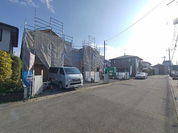 【前面道路含む現地写真】土日のご予約はもちろん、平日やお仕事のお時間に合わせてのご案内も実施しています。まずはお客様のご都合をお伺いさせて頂き、それに合う形で物件のご紹介をさせていただきます。お気軽にお問い合わせください。
