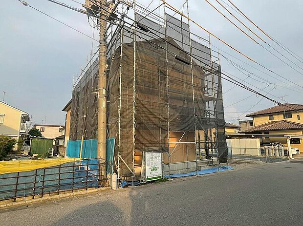 【前面道路含む現地写真】資料請求やご案内も即日対応いたします♪同じ施工例の物件見学や、完成イメージプレゼンテーションも承っております。どのような建物が建つか、間取りの広さは?など気になる点を一つ一つご説明させていただきます。