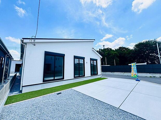 【類似外観同仕様】類似外観同仕様の物件になります。扉や窓の開口部の位置やデザインが異なります。☆飯田グループホールディングス唯一の販売専門会社の社員が対応させていただきます☆