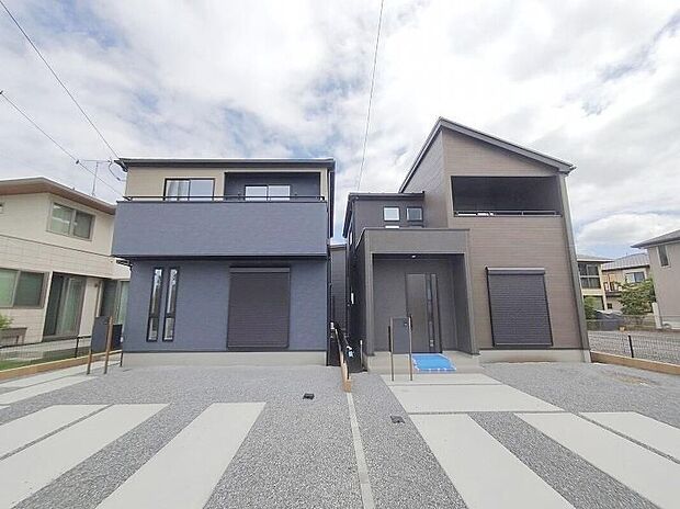 【現地外観写真】気持ちの良い青空に栄えるモダンな建物となっております。完全に完成いたしましたので、ご自由にお好きなだけご見学いただけます。この機会に飯田グループの建物の良さをぜひ見に来てください。
