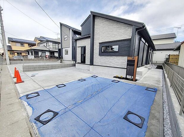 【類似外観同仕様】似外観同仕様の物件になります。扉や窓の開口部の位置やデザインが異なります。落ち着いて子育てできる、閑静な住宅地。ぜひ現地でご体感ください。