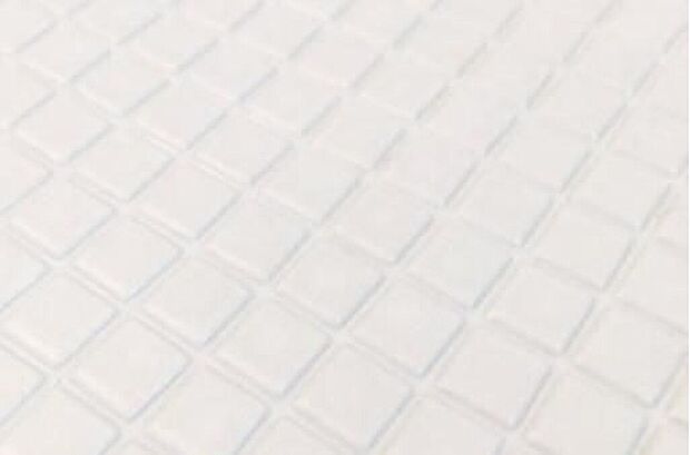 【その他設備】洗い場の床は、乾きやすく、滑りにくい快適仕様。水はけが良く、カビの発生を軽減できます。