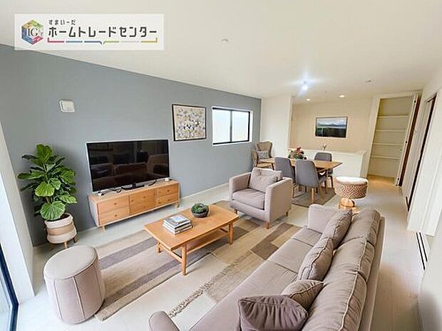 現況の物件写真に、CG による画像処理を行っています。家具、家電、照明器具、小物、カーテン、その他のイメージはCG です。