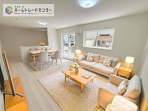 現況の物件写真に、CG による画像処理を行っています。家具、家電、照明器具、小物、カーテン、その他のイメージはCG です。