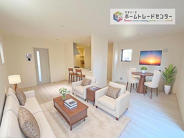 現況の物件写真に、CG による画像処理を行っています。家具、家電、照明器具、小物、カーテン、その他のイメージはCG です。