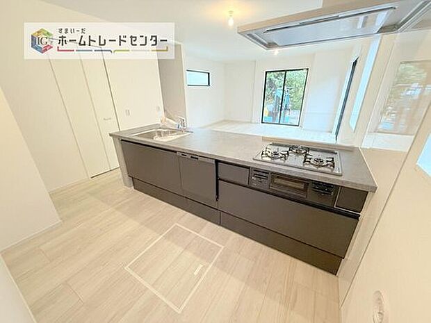 食洗機が標準装備でついています。家事は毎日の事、一日一日は少しの負担軽減でも、その少しを1年で考えれば大きな時間になります。自由に使えるお時間を増やしていただき、その分新居でおくつろぎ下さい。