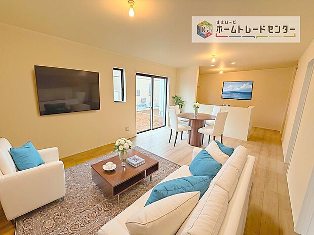 現況の物件写真に、CG による画像処理を行っています。家具、家電、照明器具、小物、カーテン、その他のイメージはCG です。