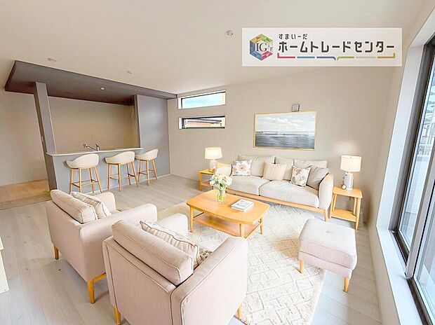 現況の物件写真に、CG による画像処理を行っています。家具、家電、照明器具、小物、カーテン、その他のイメージはCG です。