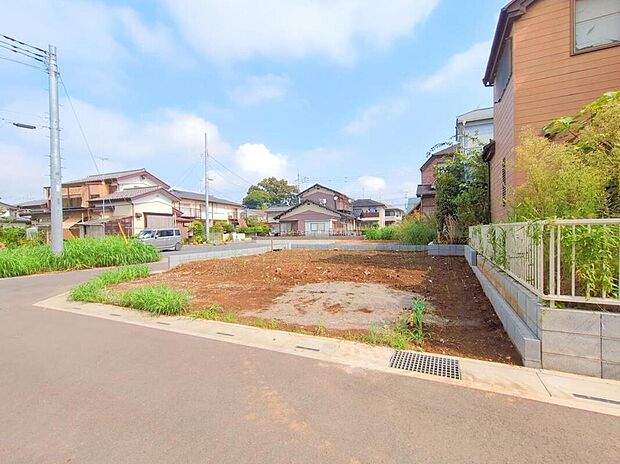どのような建物が建つか、間取りの広さはどうかなど、気になる点は丁寧にご説明いたします。資料請求やご案内は即日対応いたします。土日や平日、お仕事終わりの時間など、ご都合に合わせてご案内いたします。