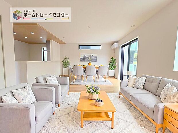 現況の物件写真に、CG による画像処理を行っています。家具、家電、照明器具、小物、カーテン、その他のイメージはCG です。