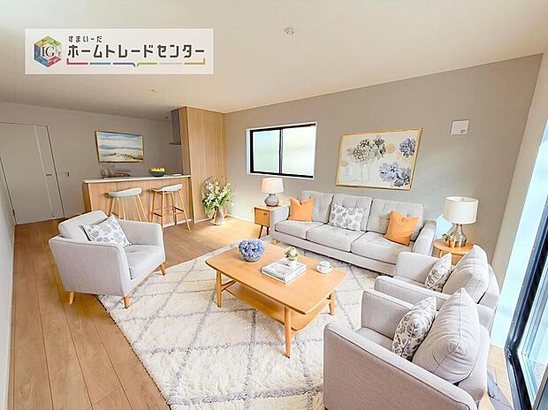 現況の物件写真に、CG による画像処理を行っています。家具、家電、照明器具、小物、カーテン、その他のイメージはCG です。