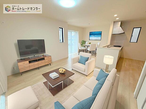 現況の物件写真に、CG による画像処理を行っています。家具、家電、照明器具、小物、カーテン、その他のイメージはCG です。