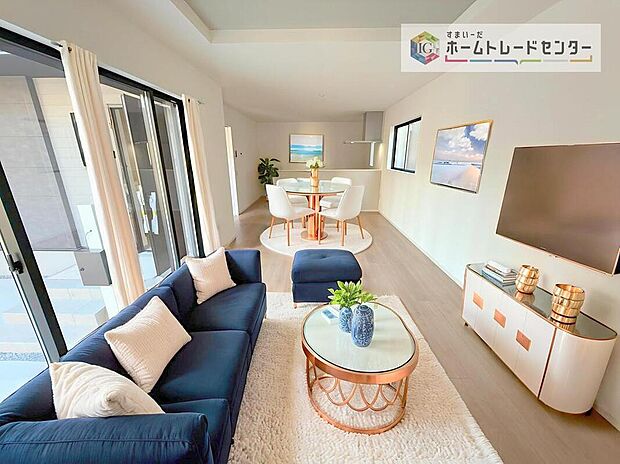 現況の物件写真に、CG による画像処理を行っています。家具、家電、照明器具、小物、カーテン、その他のイメージはCG です。